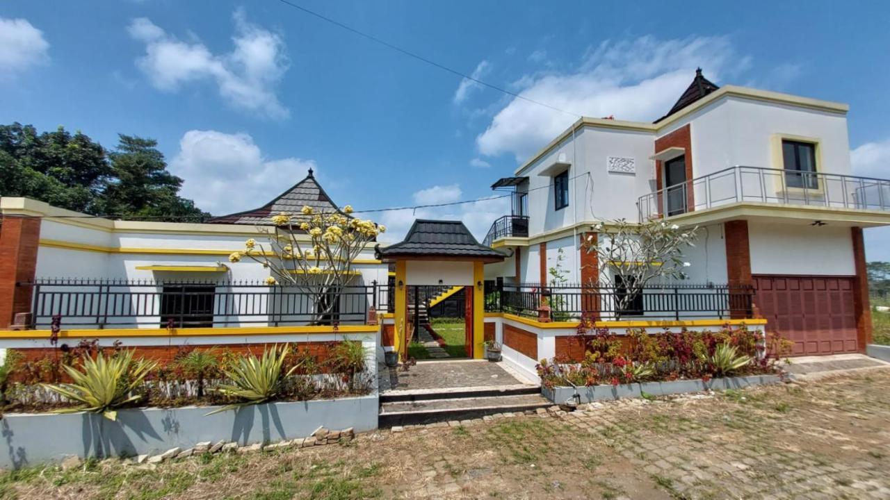 Pool Villa Saung Suluh Purwokerto Exterior foto