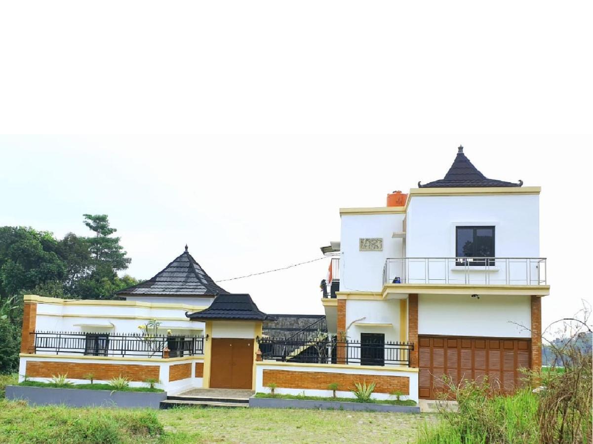 Pool Villa Saung Suluh Purwokerto Exterior foto